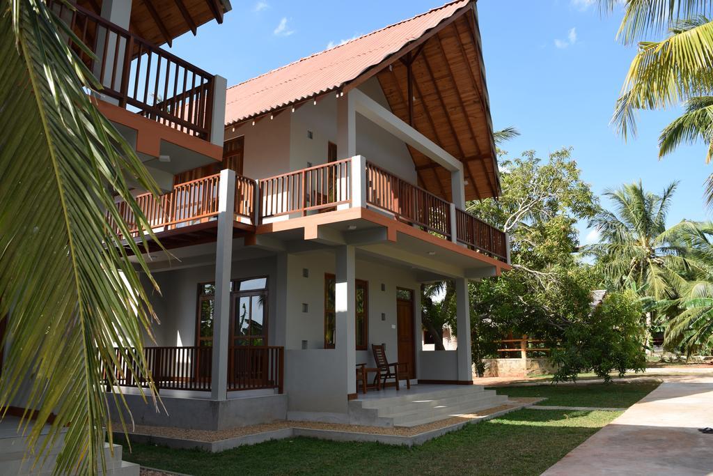 The Coconut Gardens Hotel & Restaurant Tissamaharama Exterior photo